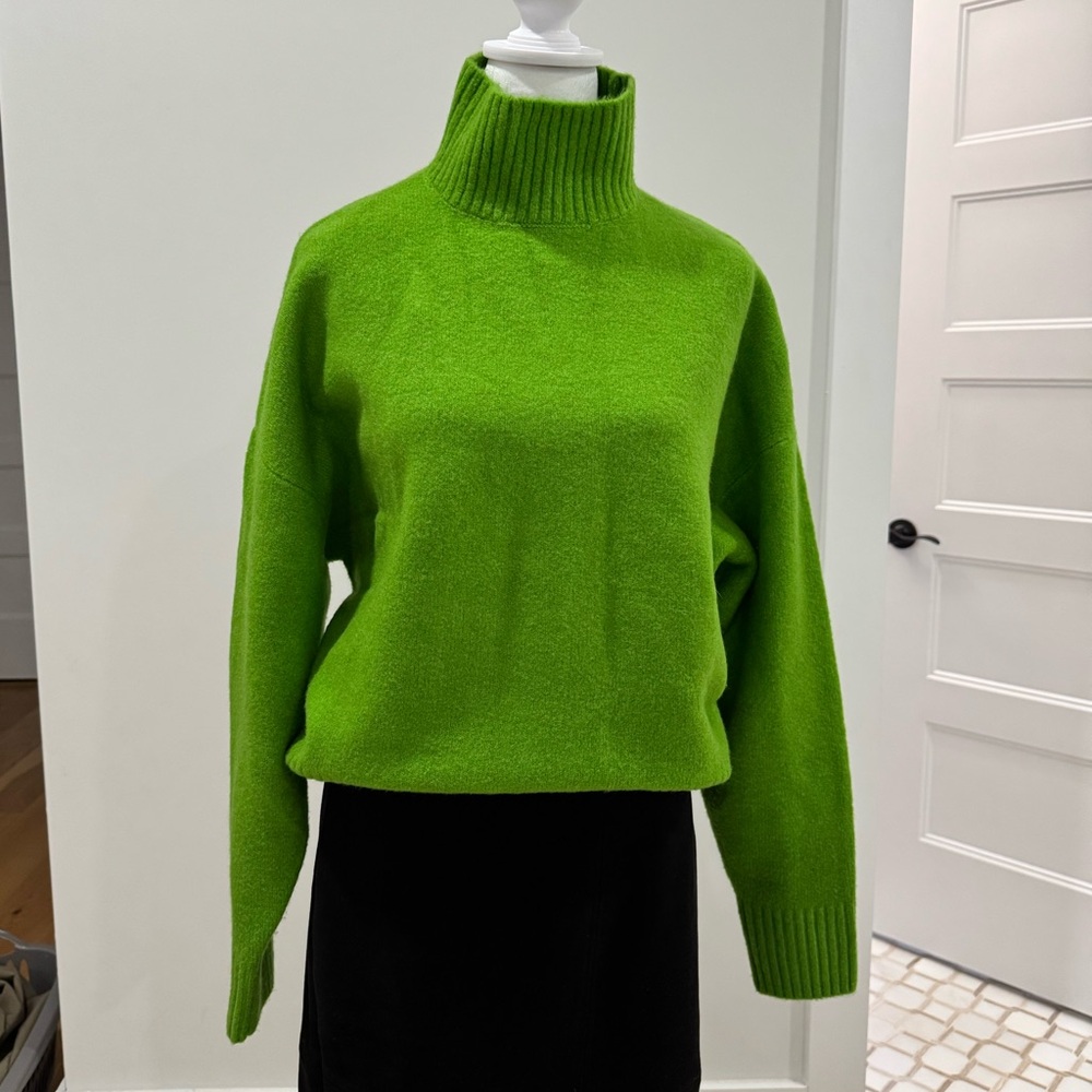 Soft green sweater! Like new